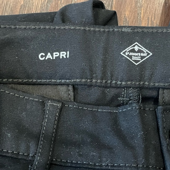 St. John's Bay Mid Rise Secretly Slender Black Capris, Women's Size 4 NEW - Picture 5 of 7